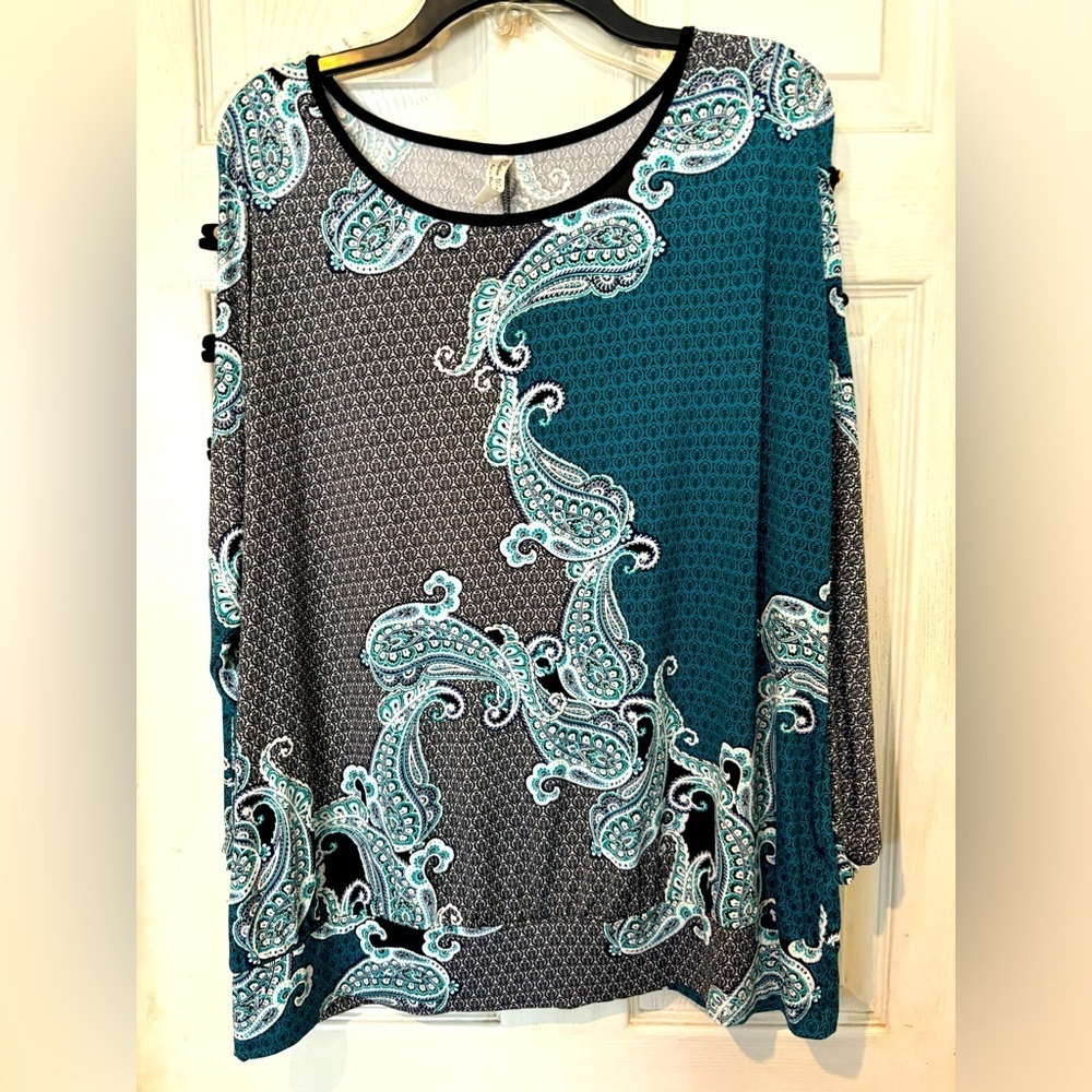 “ Perseption Women” NWOT Knit Top with Open Slit Sleeves With Button Details